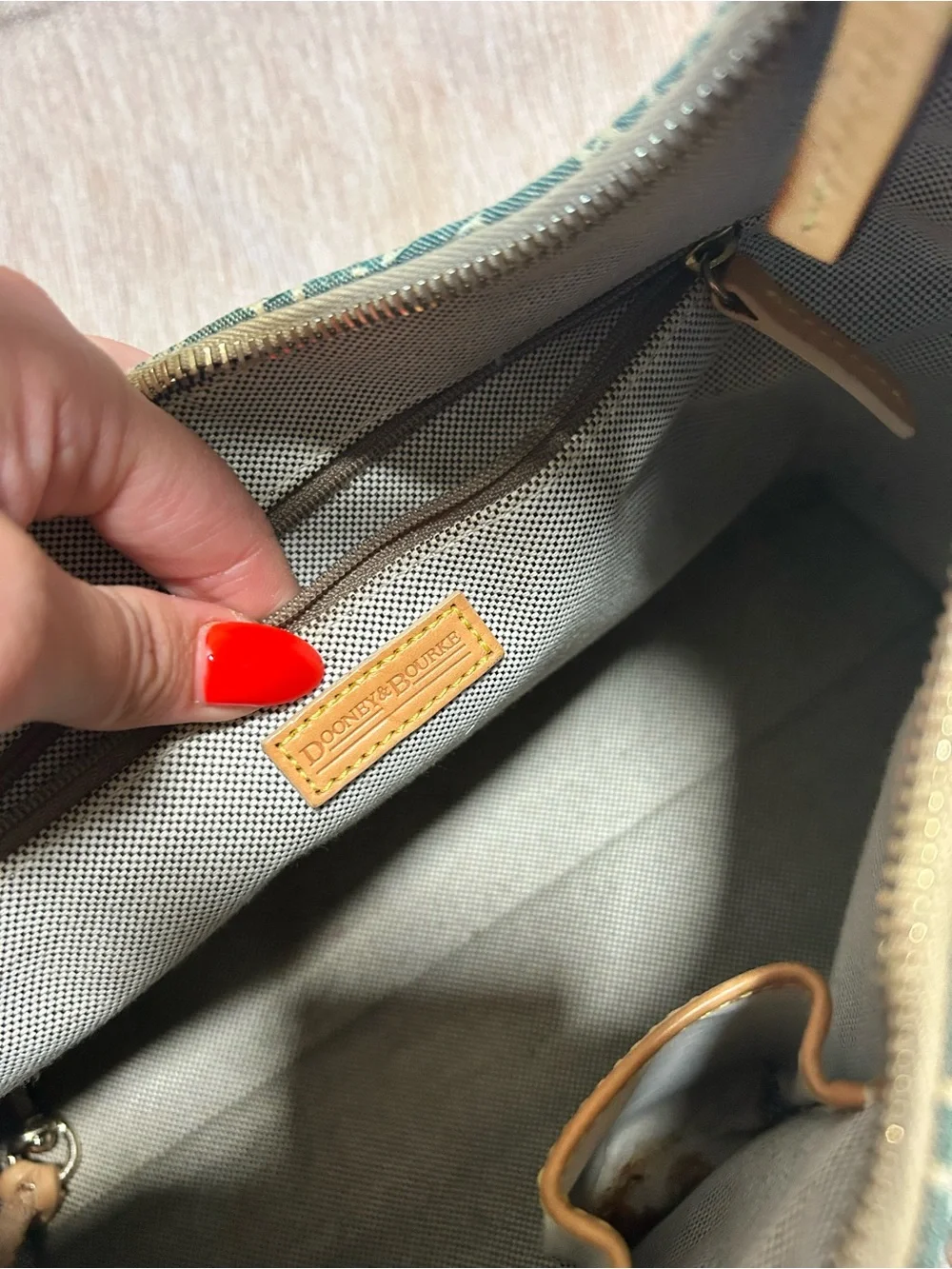 Dooney & Bourke Green and Tan Signature Shoulder Bag - Picture 3 of 7
